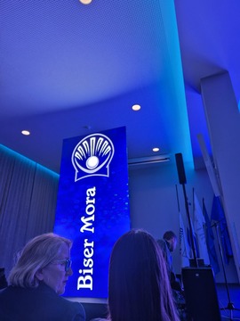 fe60c654-753d-45aa-ab0f-be5b5c9c20d9